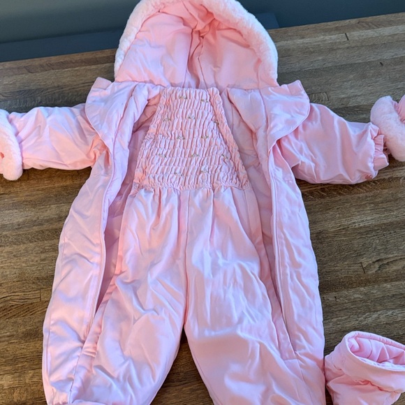La Petite Rothschild Size 18 M Adorable Pink Snowsuit with Mittens and Booties - Picture 10 of 13